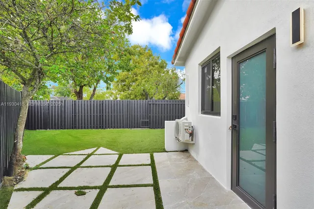 $1,600,000 | 998 Southwest 11th Street, Miami, FL 33129