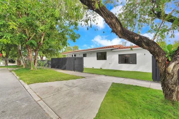 $1,450,000 | 998 Southwest 11th Street, Miami, FL 33129