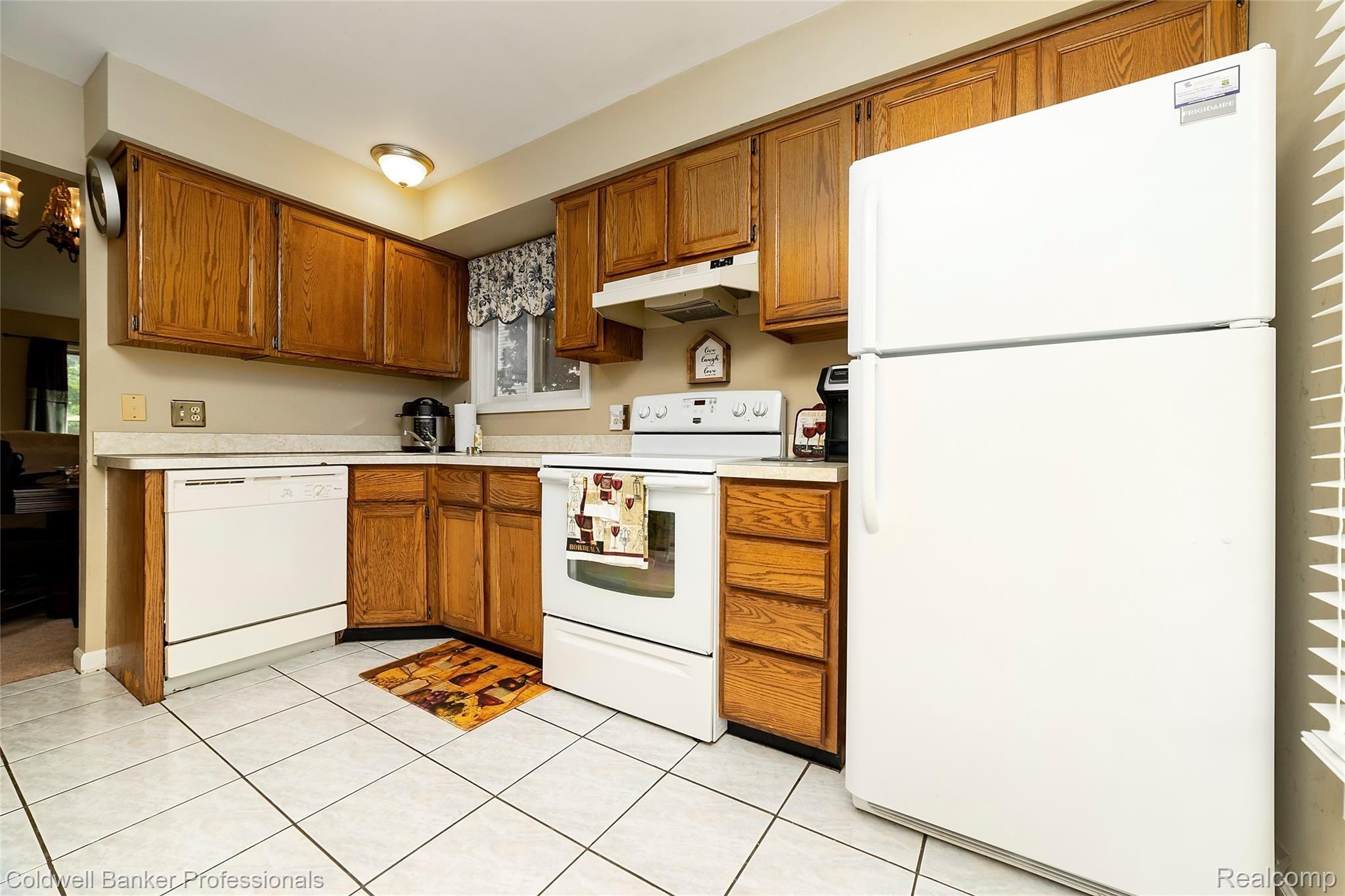 1500 Colony Drive Rochester, MI 48307 - Photo 9 of 30 008-photo--7320307.jpg