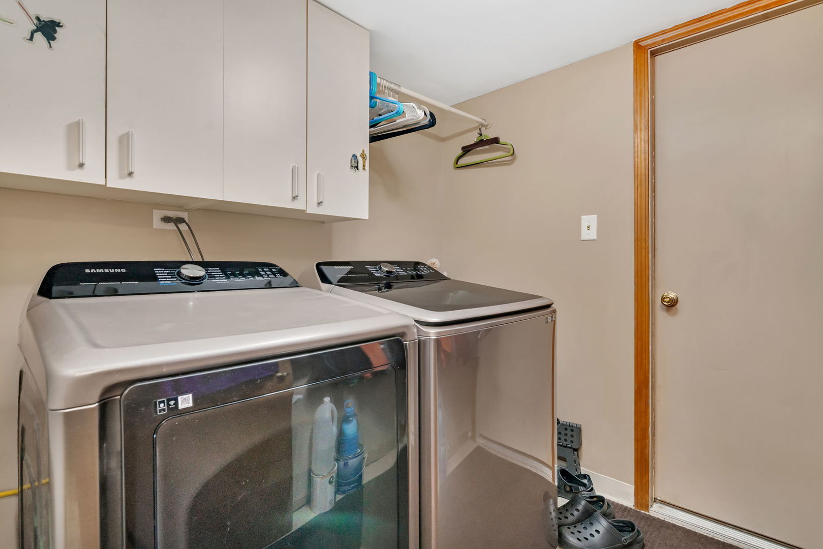 20107 Arroyo Avenue Lynwood, IL 60411 - Photo 14 of 33 a utility room with dryer and washer