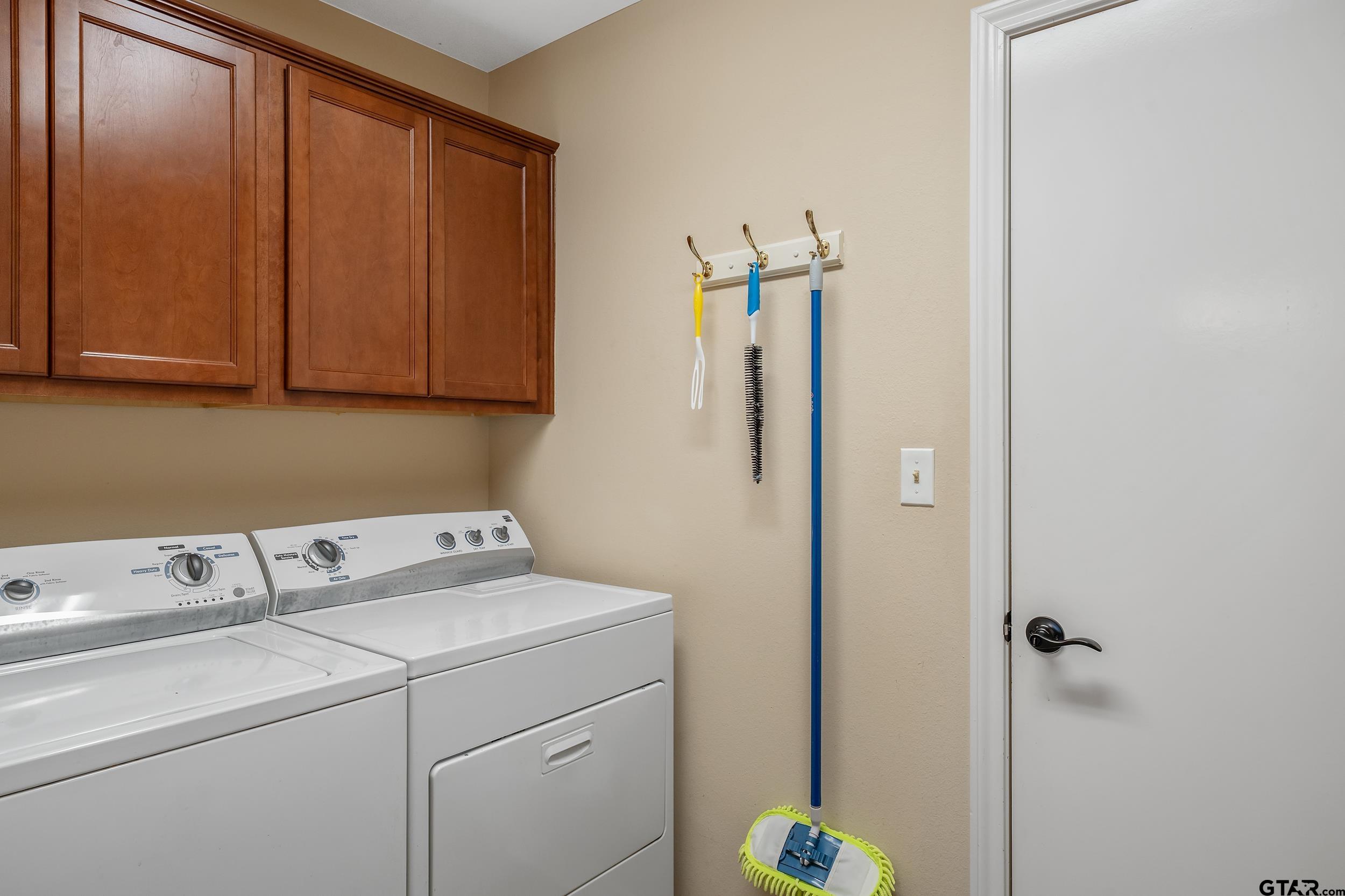 421 West Cumberland Road, Unit 205 Tyler, TX 75703 - Photo 20 of 24 a utility room with dryer and washer