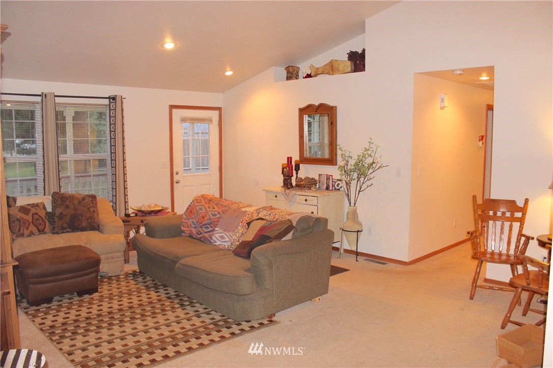 18823 Nutmeg Street Southwest Rochester, WA 98579 - Photo 10 of 23