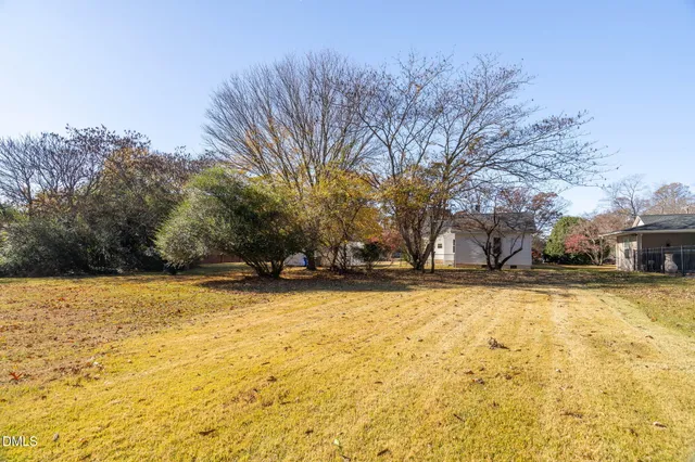 a view of a house with a backyard