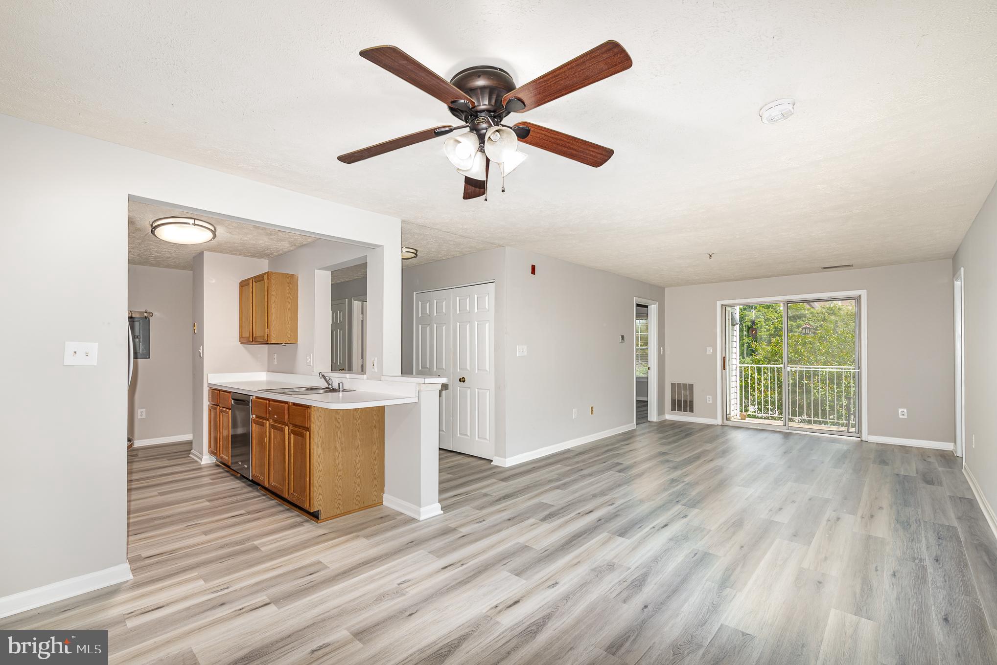 620 Kennington Road, Unit 620 Reisterstown, MD 21136 - Photo 9 of 36 Liv/Din Combo