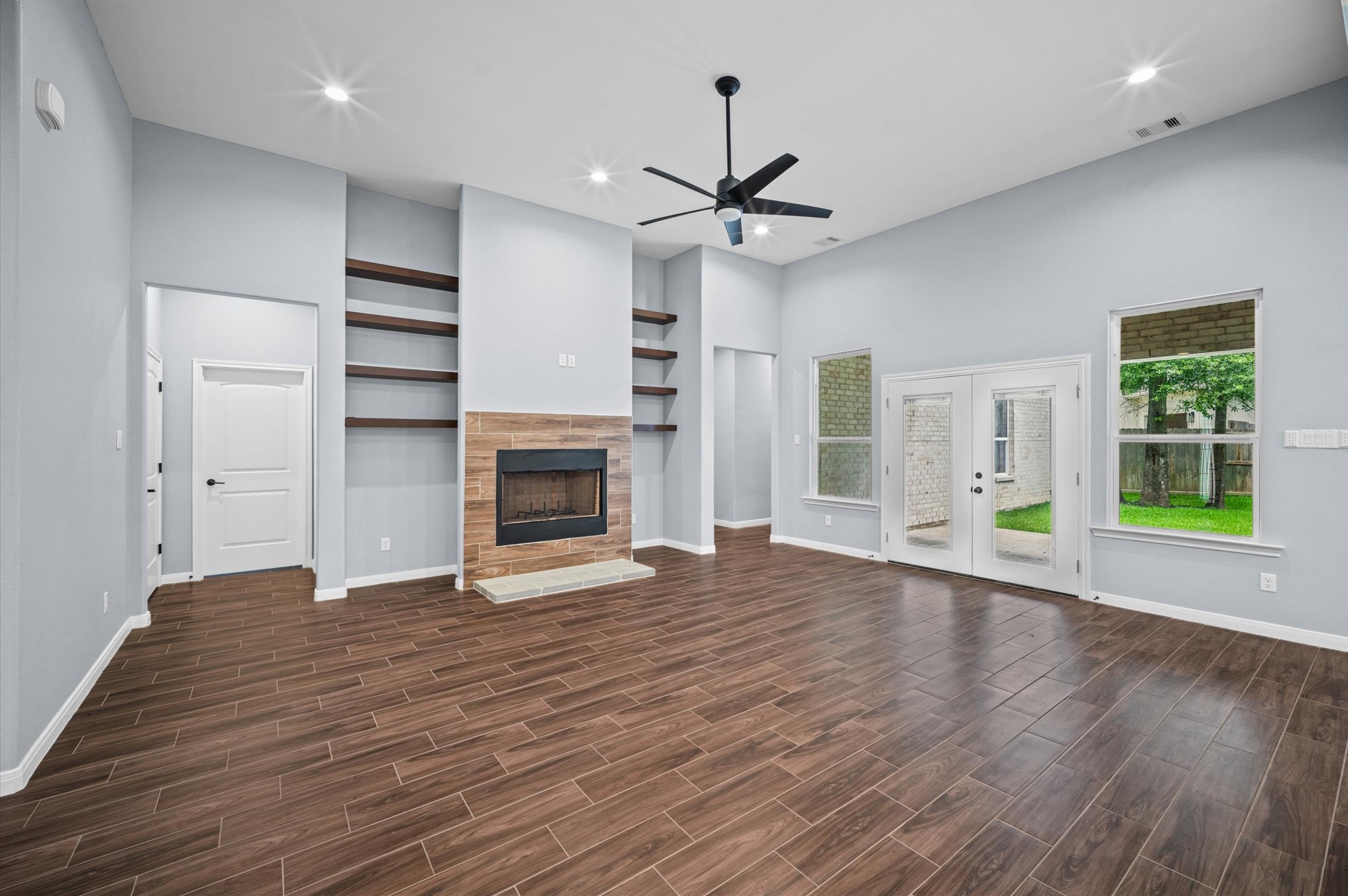 7 Pilot Point Conroe, TX 77304 - Photo 5 of 42