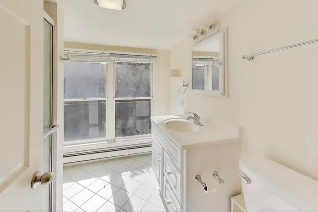 $3,000 | 2643 Poplar Avenue, Evanston, IL 60201