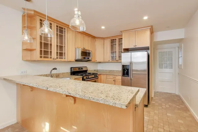 $3,000 | 2643 Poplar Avenue, Evanston, IL 60201