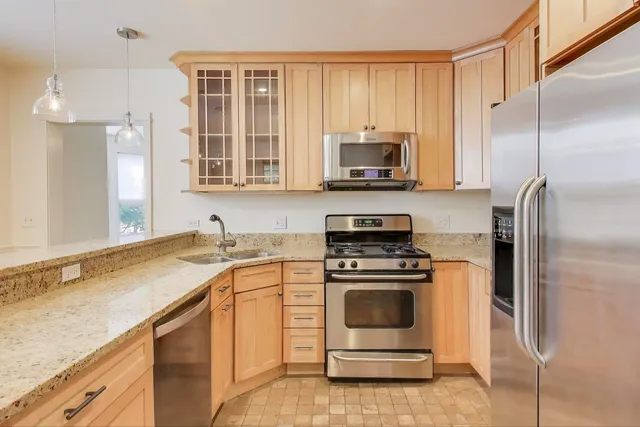 $3,000 | 2643 Poplar Avenue, Evanston, IL 60201