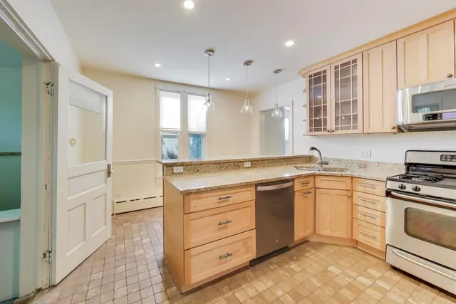 $3,000 | 2643 Poplar Avenue, Evanston, IL 60201