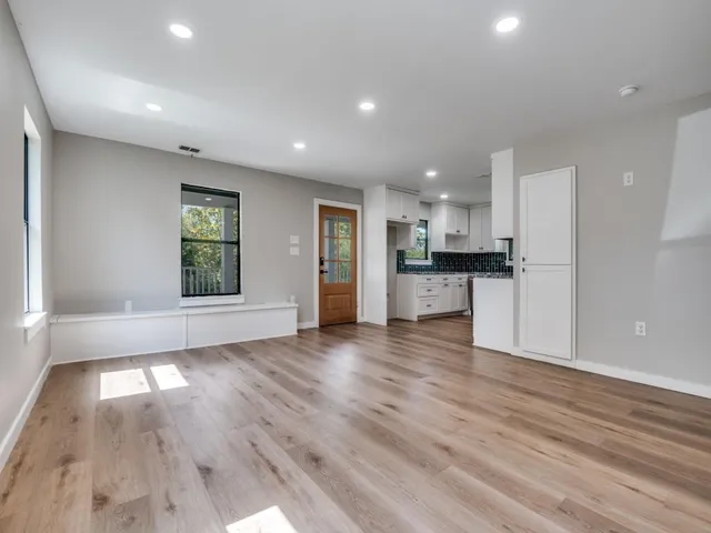 $299,000 | 796 North 7th Street, Midlothian, TX 76065