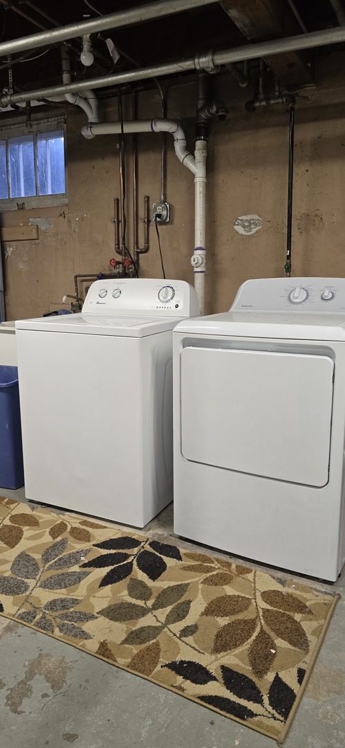 405 Opatrny Drive Fox River Grove, IL 60021 - Photo 9 of 9 a utility room with dryer and washer
