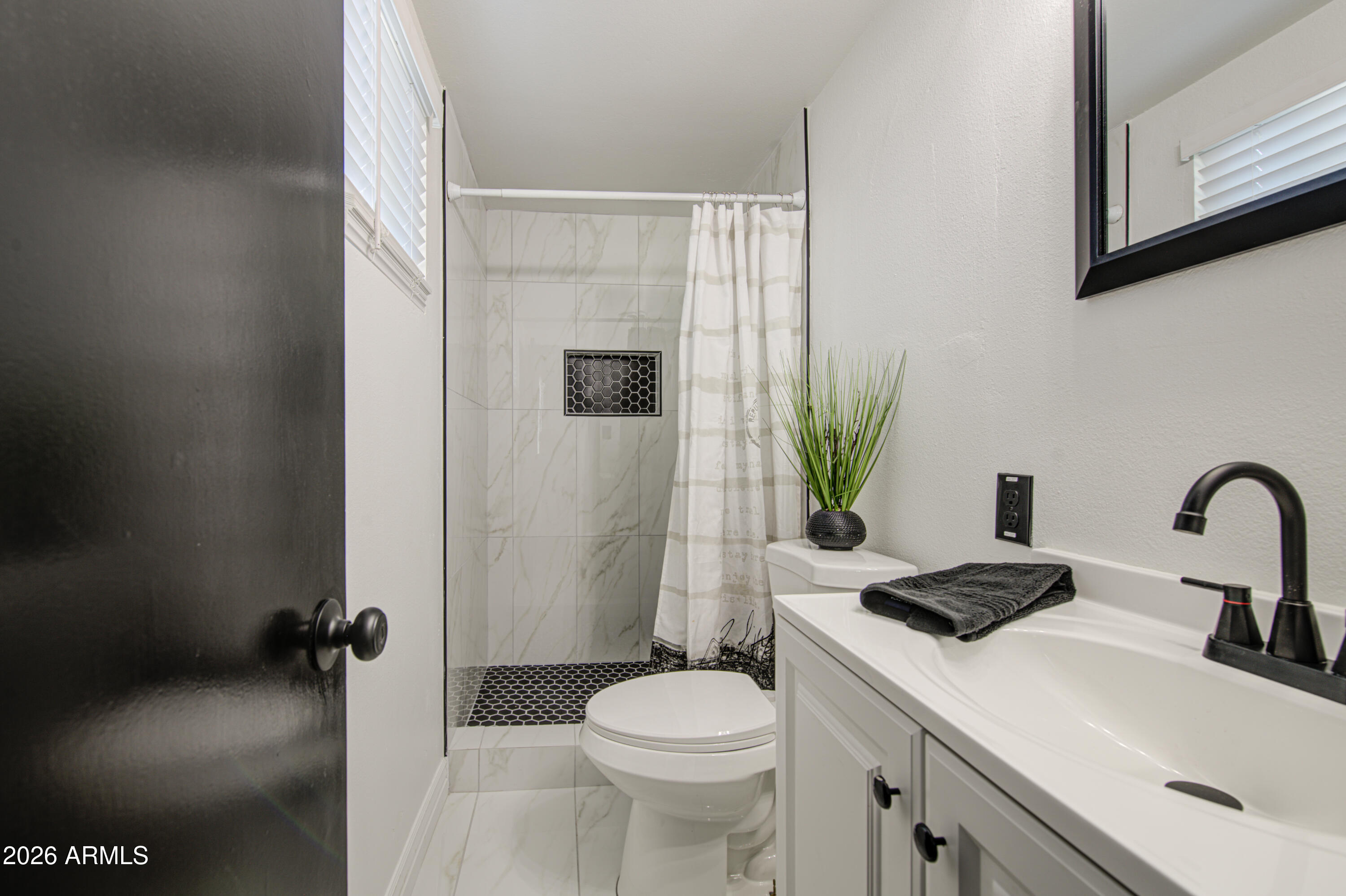 6213 West Almeria Road Phoenix, AZ 85035 - Photo 21 of 37 Primary Bath 1