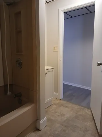 $1,350 | 44 Winter Street, Unit 1S, Fall River, MA 02720