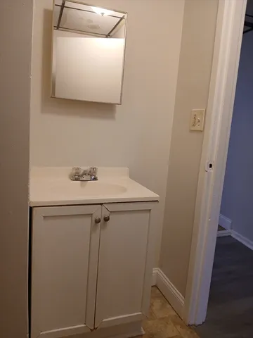 $1,350 | 44 Winter Street, Unit 1S, Fall River, MA 02720