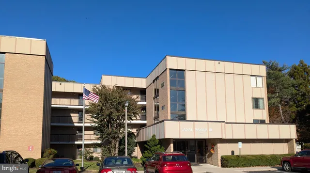 a view of a bench in a backyard