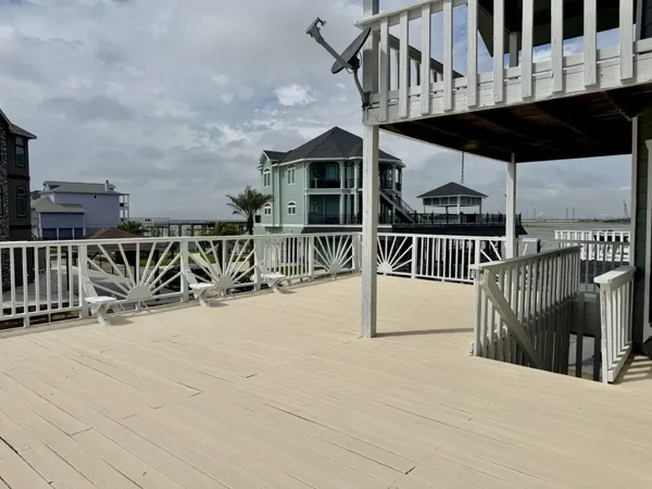 $3,650 | 339 Admiral Circle, Tiki Island, TX 77554