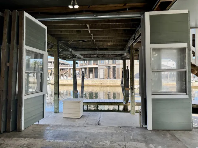 $3,650 | 339 Admiral Circle, Tiki Island, TX 77554