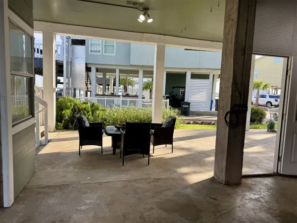 $3,650 | 339 Admiral Circle, Tiki Island, TX 77554