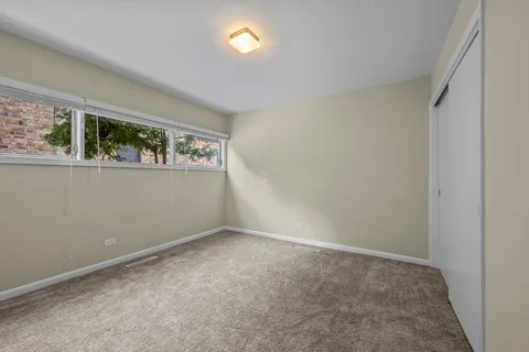 $575,000 | 949 Ridgewood Drive, Highland Park, IL 60035