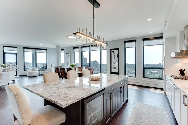 $6,495 | 1240 South 2nd Street, Unit 1601, Minneapolis, MN 55415