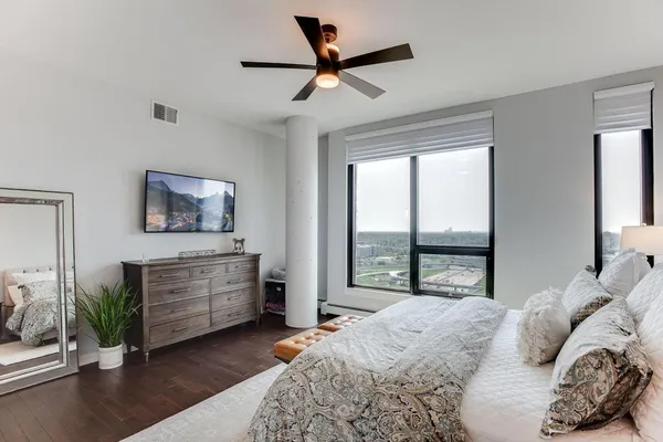 $6,495 | 1240 South 2nd Street, Unit 1601, Minneapolis, MN 55415