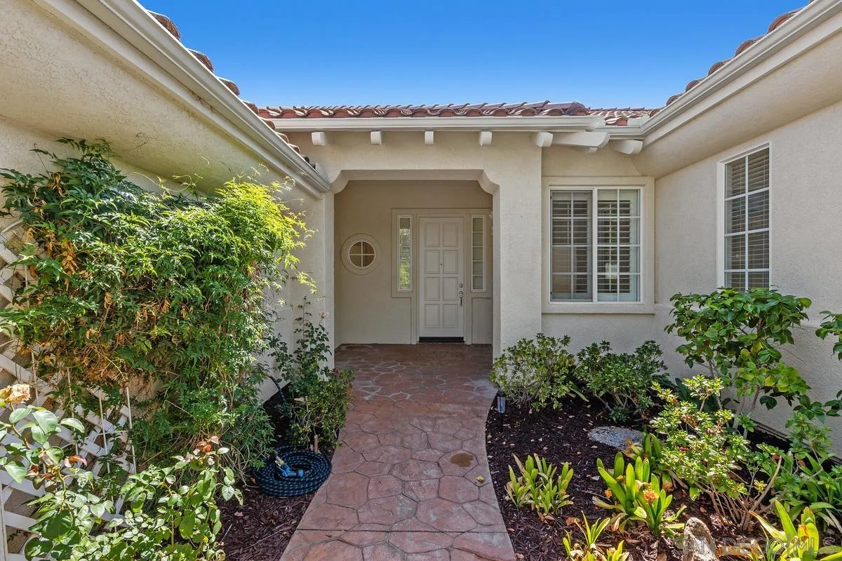 672 Inverlochy Drive Fallbrook, CA 92028 - Photo 3 of 47
