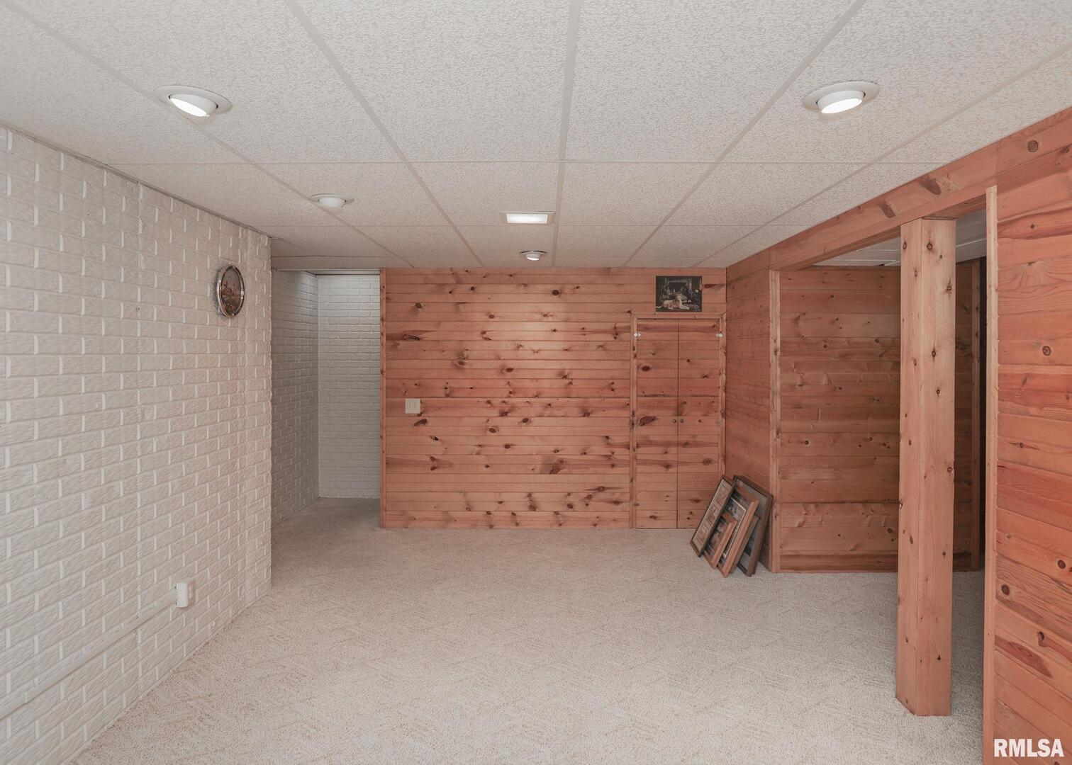 330 Sullivan Drive Colona, IL 61241 - Photo 27 of 31 an empty room with a empty space