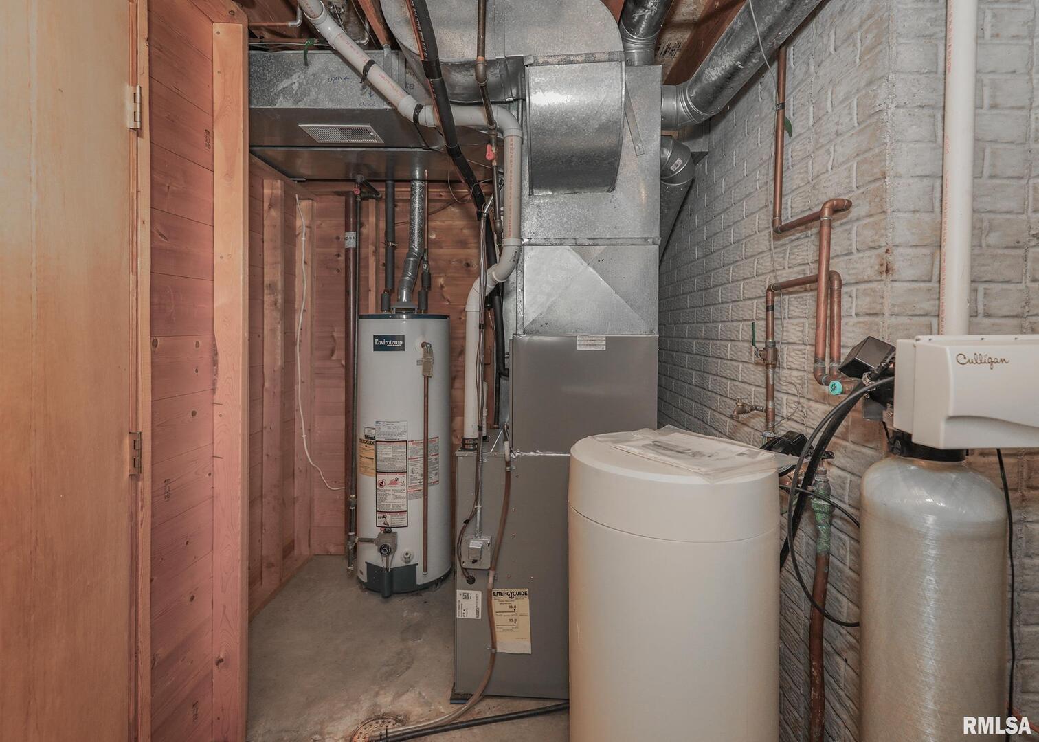 330 Sullivan Drive Colona, IL 61241 - Photo 30 of 31 a utility room with dryer and washer