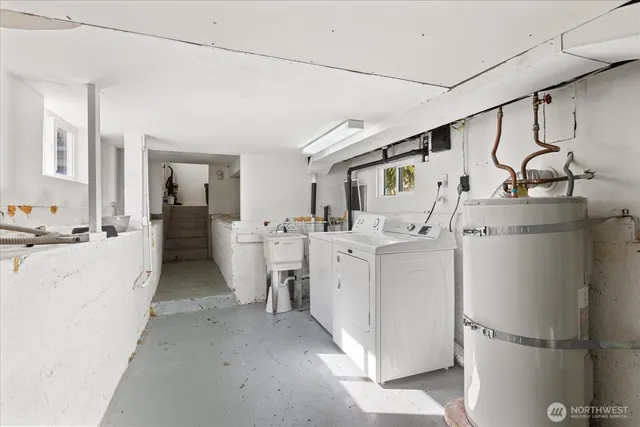 a view of a big room with closet area