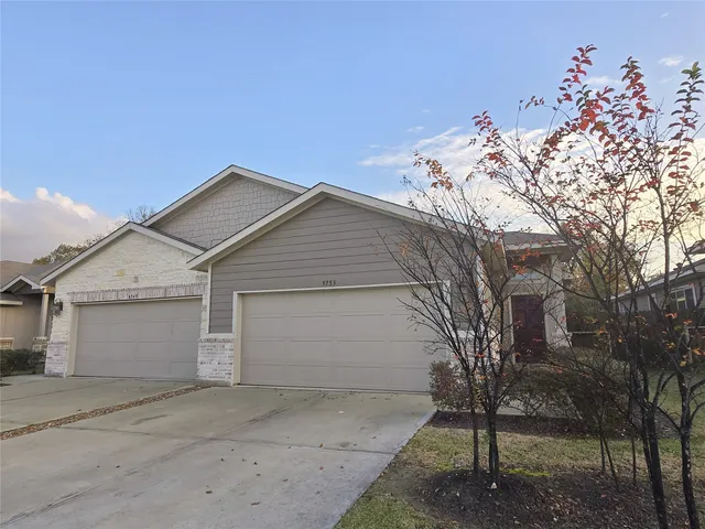 a view of a house with a yard and garage