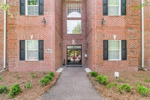 $439,500 | 1575 Cambridge Lakes Drive, Unit 104E, Mount Pleasant, SC 29464