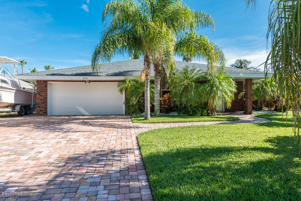 FANTASTIC CURB APPEAL!
