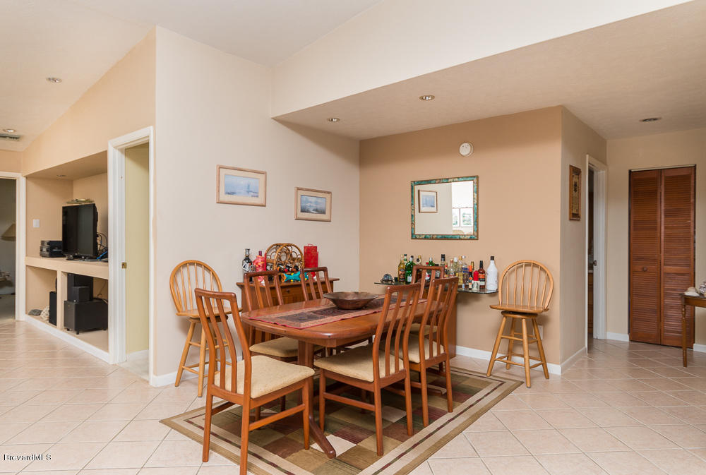 FORMAL DINING ROOM!