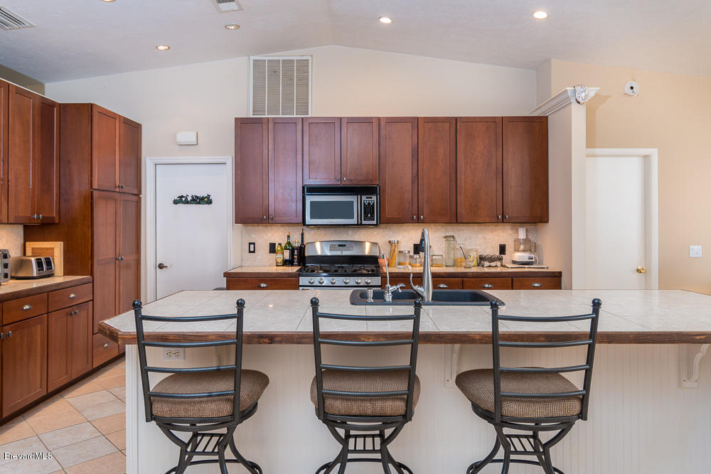 OPEN CONCEPT KITCHEN!