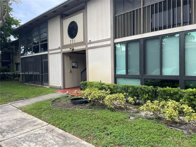 $2,000 | 771 Northeast 199th Street, Unit 105, Miami, FL 33179