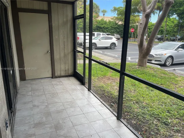 $2,000 | 771 Northeast 199th Street, Unit 105, Miami, FL 33179