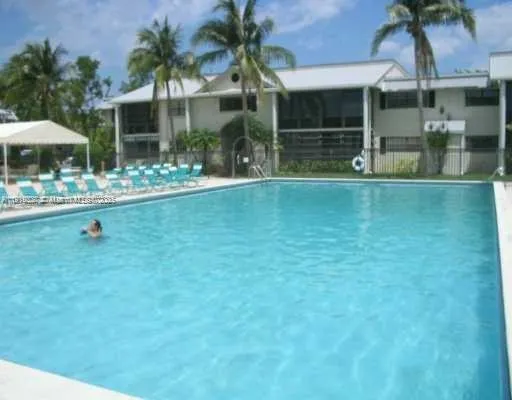 $2,000 | 771 Northeast 199th Street, Unit 105, Miami, FL 33179