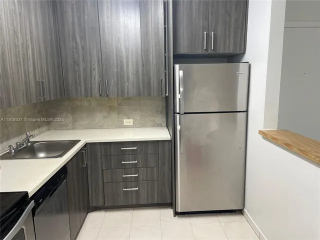 $2,000 | 771 Northeast 199th Street, Unit 105, Miami, FL 33179