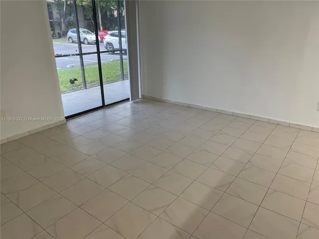 $2,000 | 771 Northeast 199th Street, Unit 105, Miami, FL 33179