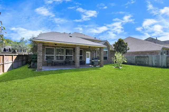 a view of a house with a backyard