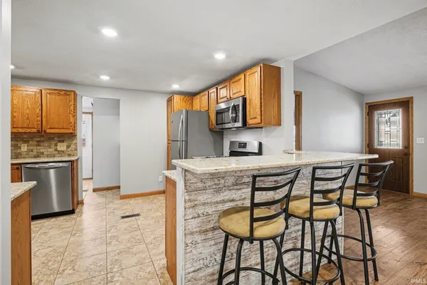 $399,000 | 14284 Highway 6, Syracuse, IN 46567