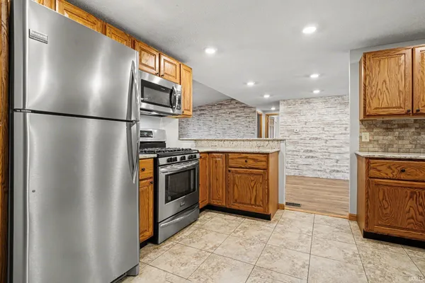 $399,000 | 14284 Highway 6, Syracuse, IN 46567