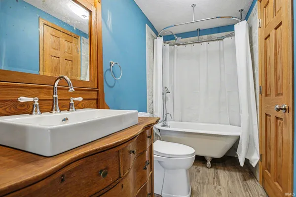 $399,000 | 14284 Highway 6, Syracuse, IN 46567