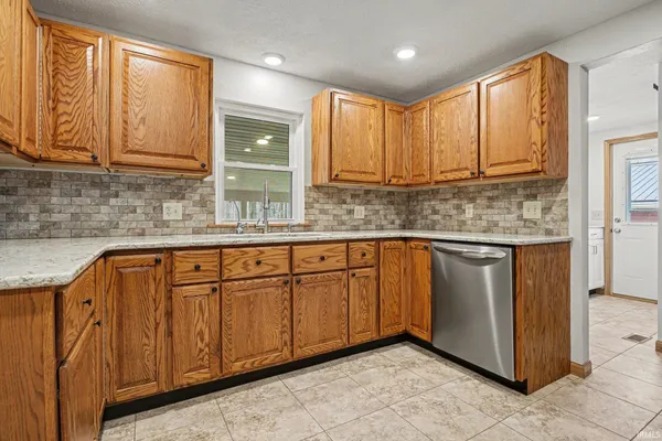 $399,000 | 14284 Highway 6, Syracuse, IN 46567