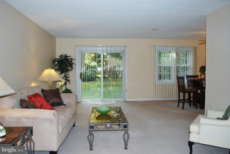 15604 Good Hope Road Silver Spring, MD 20905 - Photo 8 of 30 Living Room