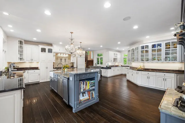 $3,499,000 | 17 Ambriance Drive, Burr Ridge, IL 60527