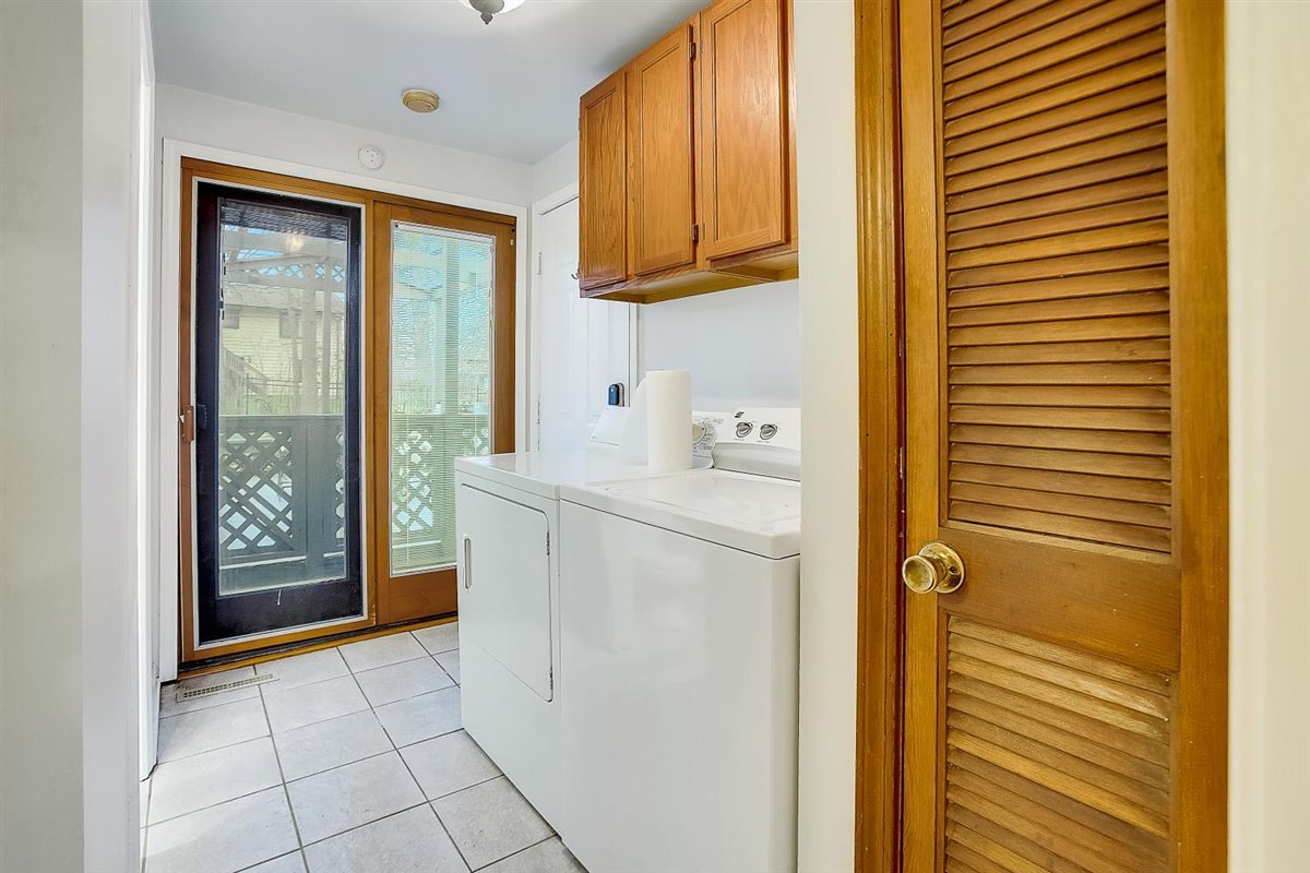 379 Hickory Road Lake Zurich, IL 60047 - Photo 17 of 47