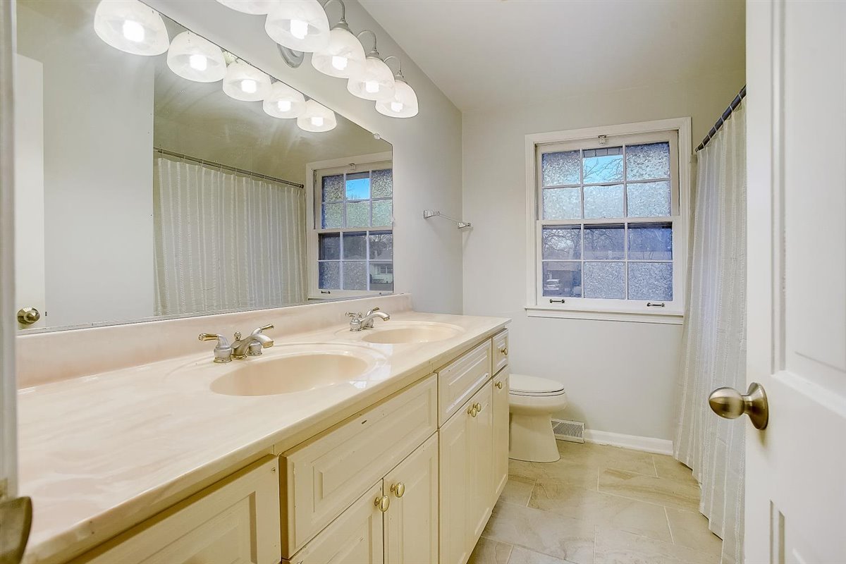 379 Hickory Road Lake Zurich, IL 60047 - Photo 24 of 47