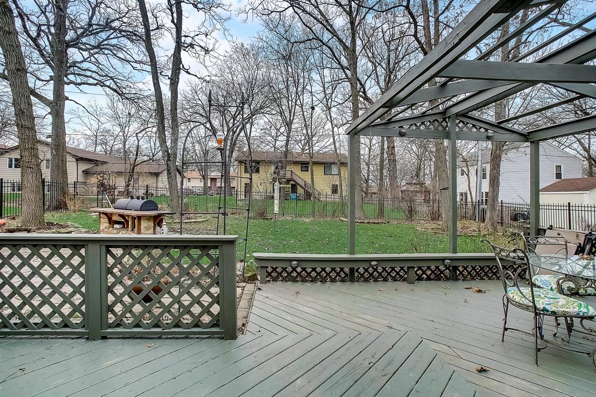 379 Hickory Road Lake Zurich, IL 60047 - Photo 38 of 47