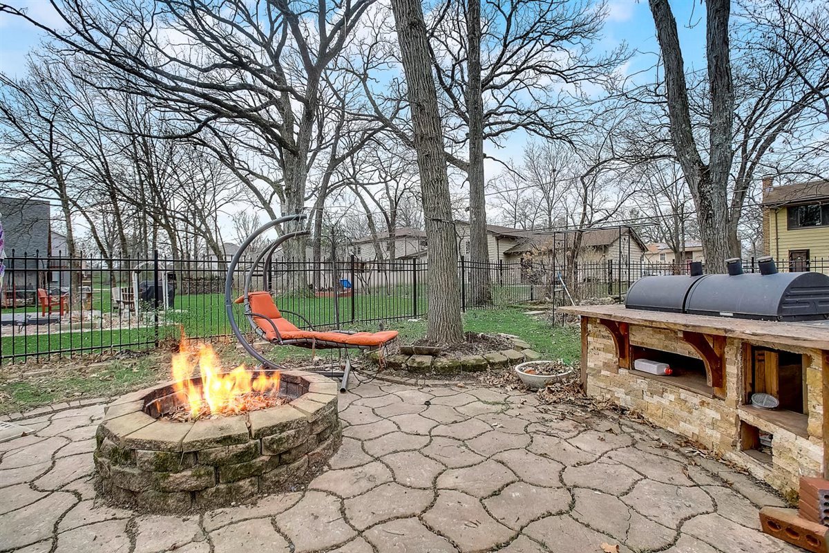379 Hickory Road Lake Zurich, IL 60047 - Photo 39 of 47